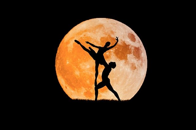 dancing-couple-3156089_640