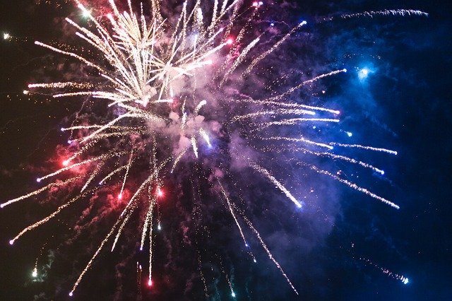 fireworks-865104_640